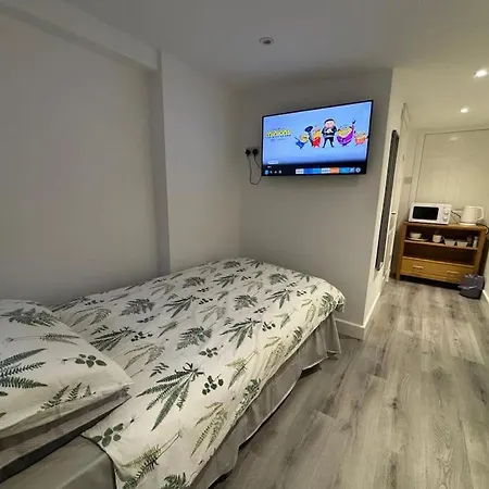 Cozy Apartment, Free Parking *